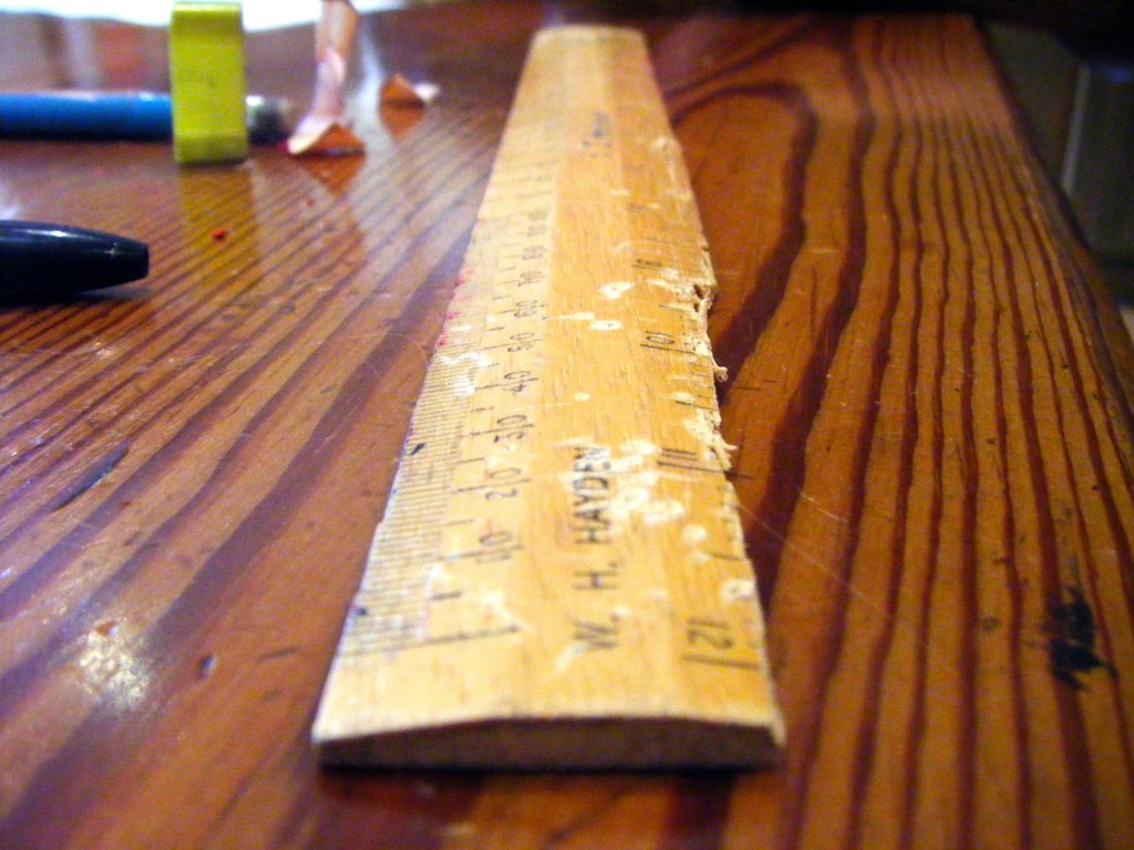 Pencil case items in French