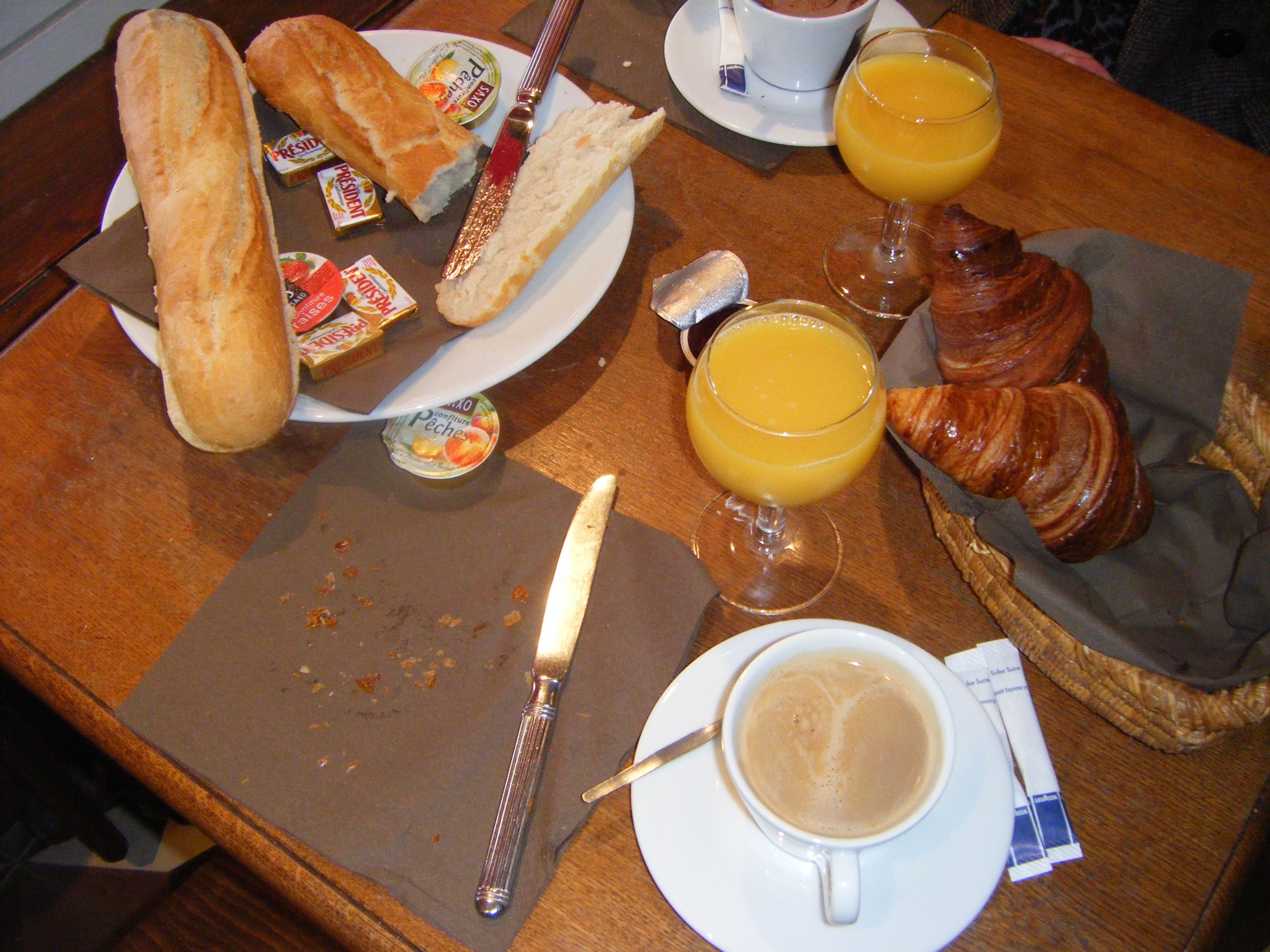 what-do-french-people-eat-for-breakfast-a-typical-french-breakfast